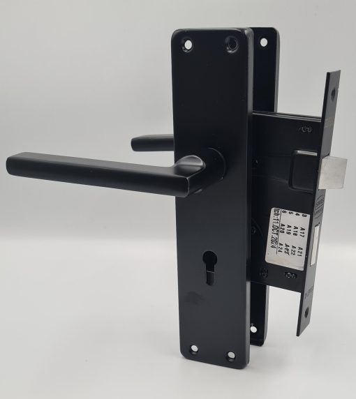 EB1626 - Slimline RD04 Lever Handle on Backplate 3 Lever SABS Lockset Matt Black